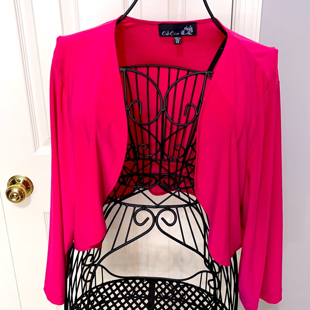 New without tags bolero jacket in magenta